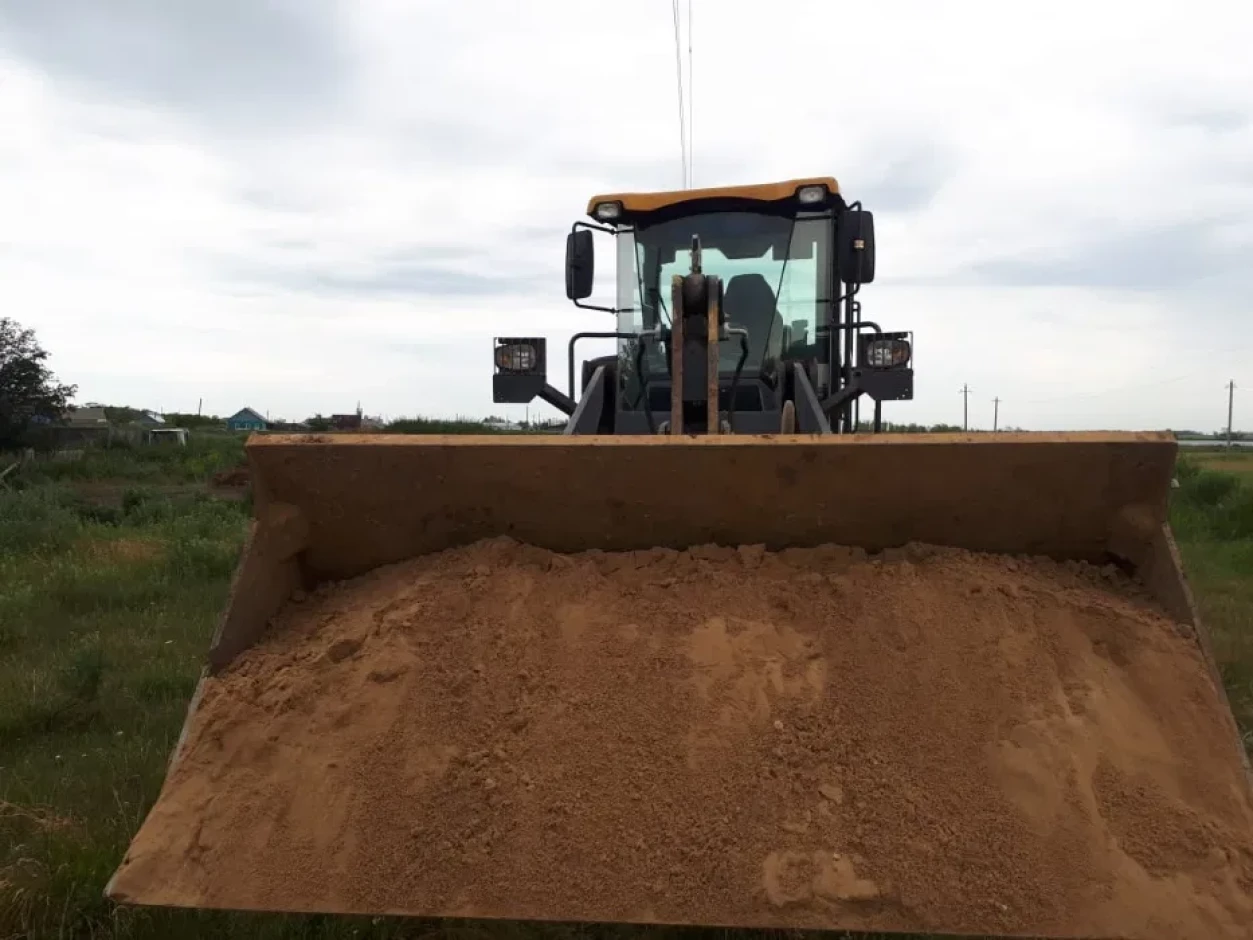 Услуги/аренда фронтального погрузчика 3 тн, 2 м3 #1