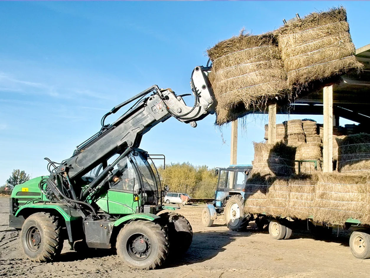 Universal loader with a telescopic boom. - 3 Universal loader with a telescopic boom. #3