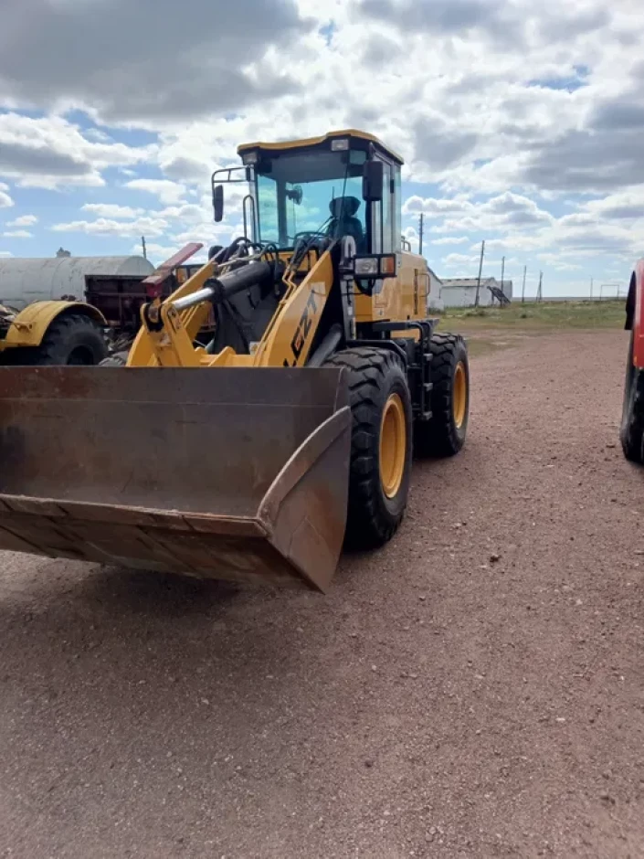 Фронтальный погрузчик #1