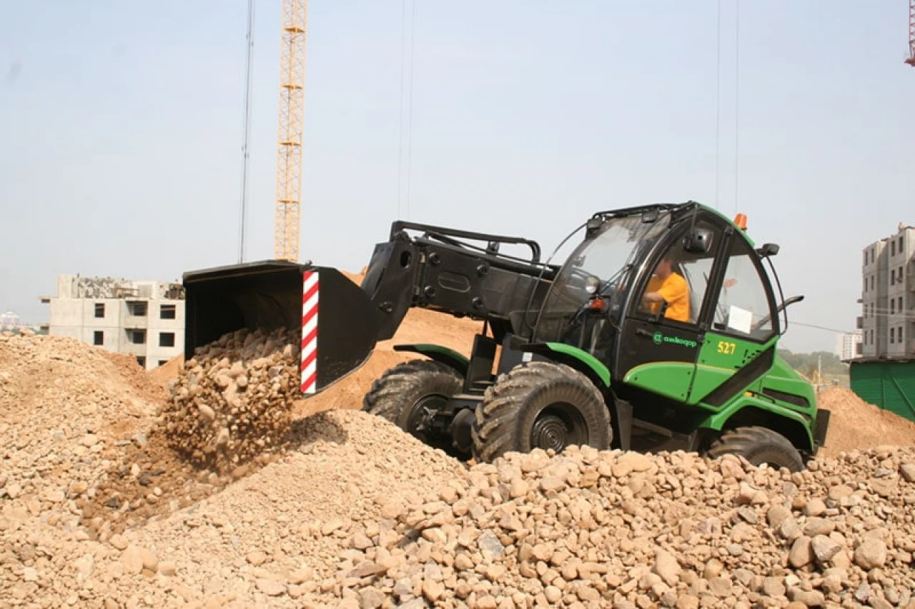 Universal loader with a telescopic boom. - 2 Universal loader with a telescopic boom. #2